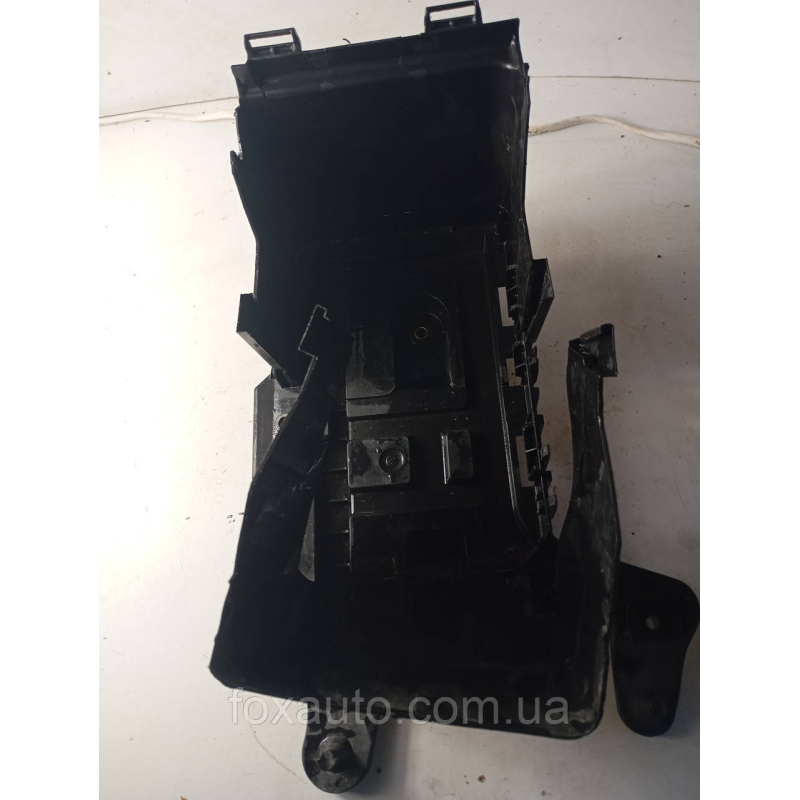 Підставка під акумулятор оригінал VW Tiguan 1K0915325B Підставка під акумулятор оригінал VW Tiguan 1K0915325B