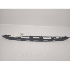 Накладка крышки багажника Toyota Camry 2017-2020 76811-33520 Оригинал