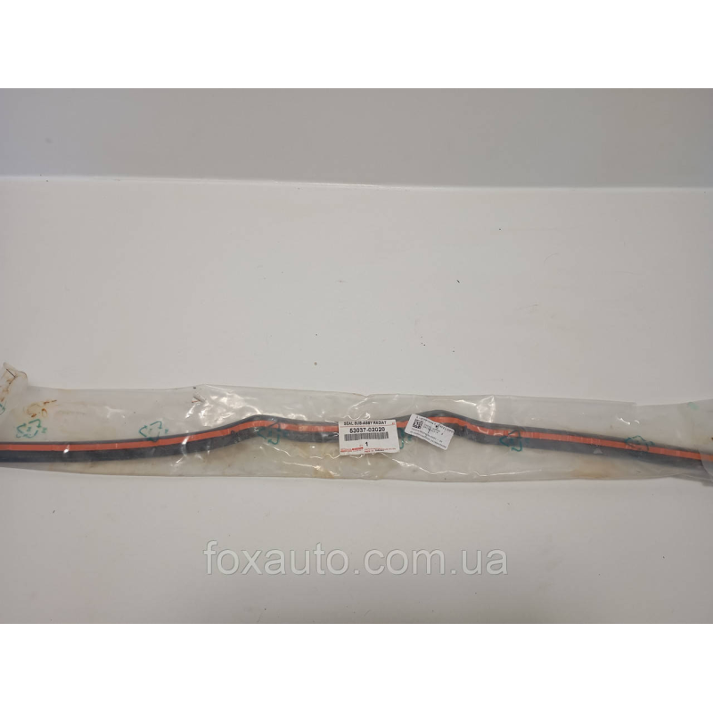 Уплотнитель решетки капота toyota auris  53037-02020 Оригинал