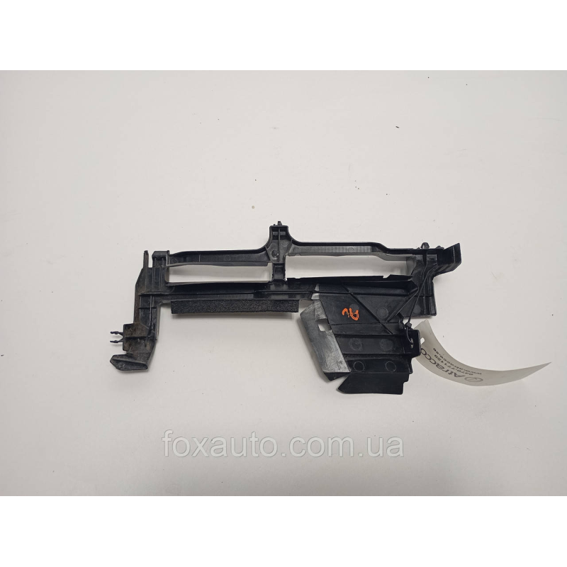 Дефлектор радиатора левый Toyota Rav4 Оригинал 1669526010 Дефлектор радиатора левый Toyota Rav4 Оригинал 1669526010