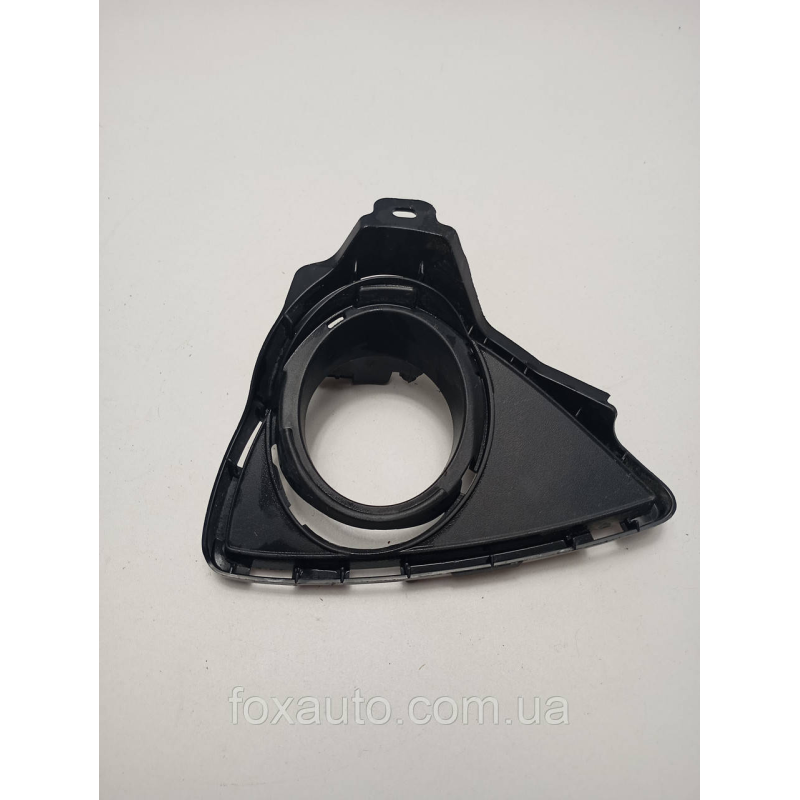 Решетка заглушка галогенная фара левая Toyota auris II 81482-02280