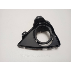 Накладка ПТФ правая передняя Toyota auris II оригинал 81481-02290