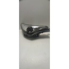 Фара правая Toyota Avensis 2018 оригинал Европа 81130-05390 дефект