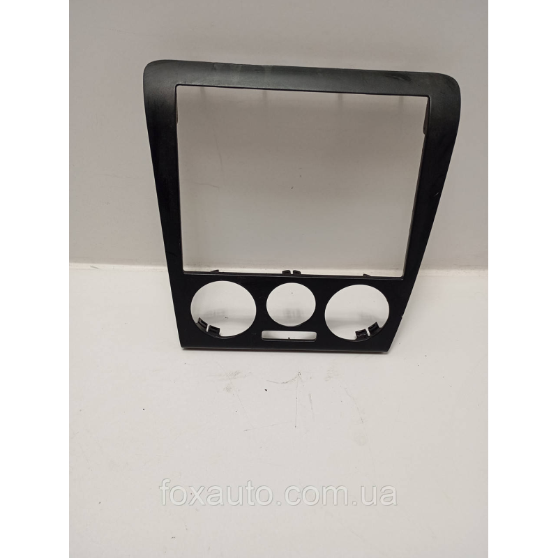 Декоративна Накладка Skoda Octavia Европа Оригинал 1U1863399 Декоративна Накладка Skoda Octavia Европа Оригинал 1U1863399