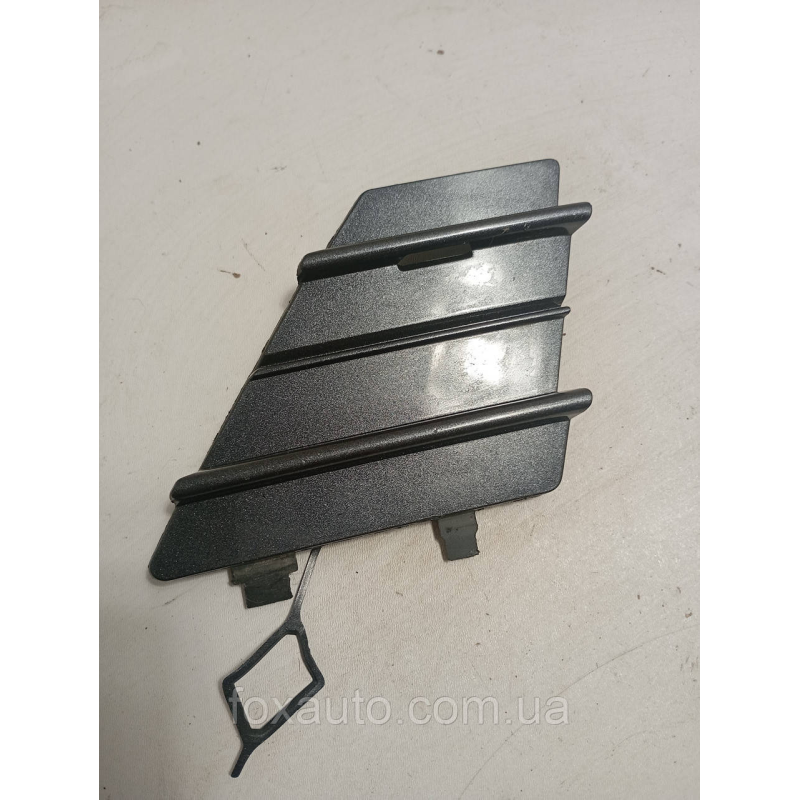 Заглушка фаркопа Toyota Yaris Европа Оригинал 52127-0DB10 Заглушка фаркопа Toyota Yaris Европа Оригинал 52127-0DB10