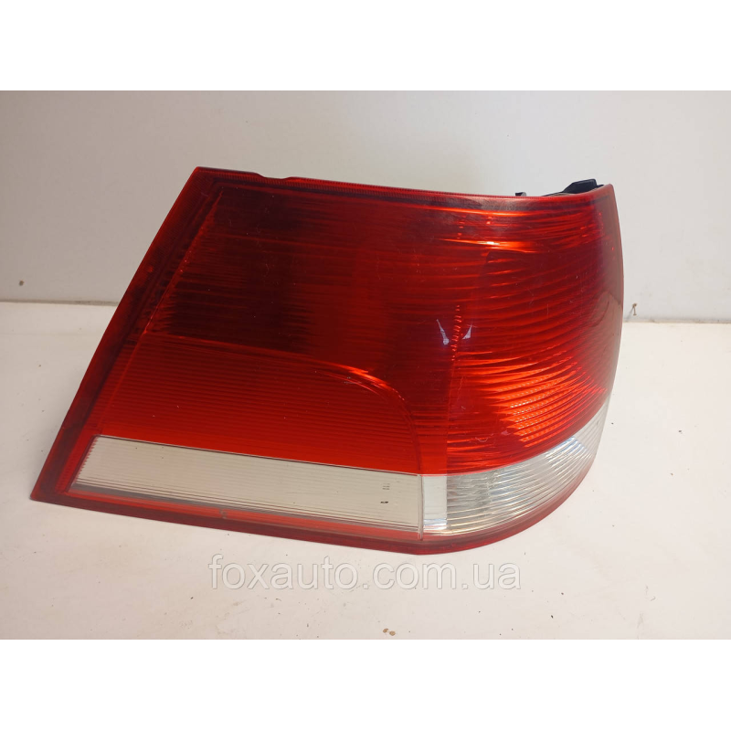 Ліхтар задній лівий оригінал Opel Vectra C 13184022 (дефект) Ліхтар задній лівий оригінал Opel Vectra C 13184022 (дефект)