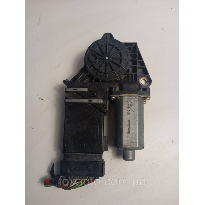 Моторчик склопідйомника передній правий оригінал Soda Octavia 05074260