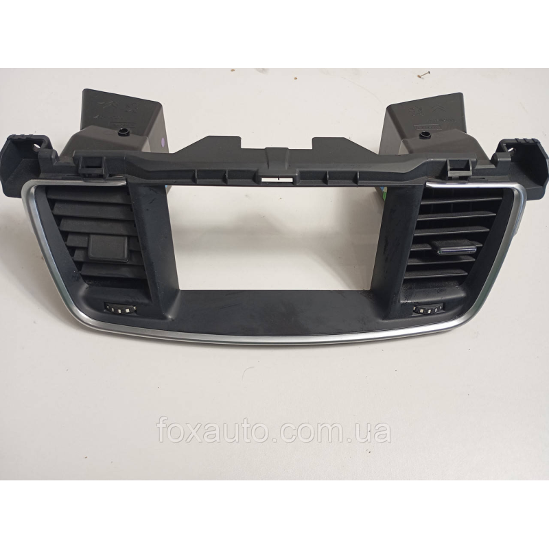 Накладка торпеди під монітор оригінал Peugeot 9686446277 Накладка торпеди під монітор оригінал Peugeot 9686446277