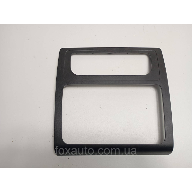 Центральна рамка салону оригінал Volkswagen Caddy 2K5858061 Центральна рамка салону оригінал Volkswagen Caddy 2K5858061