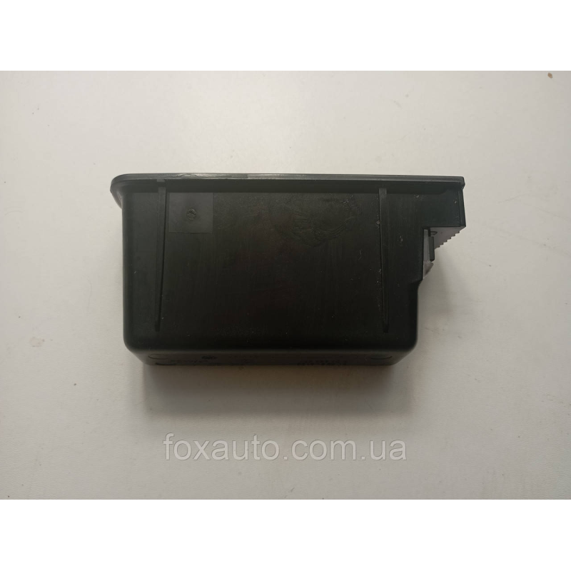 Вставка в попельничку оригінал VAG 3C0863077 Вставка в попельничку оригінал VAG 3C0863077