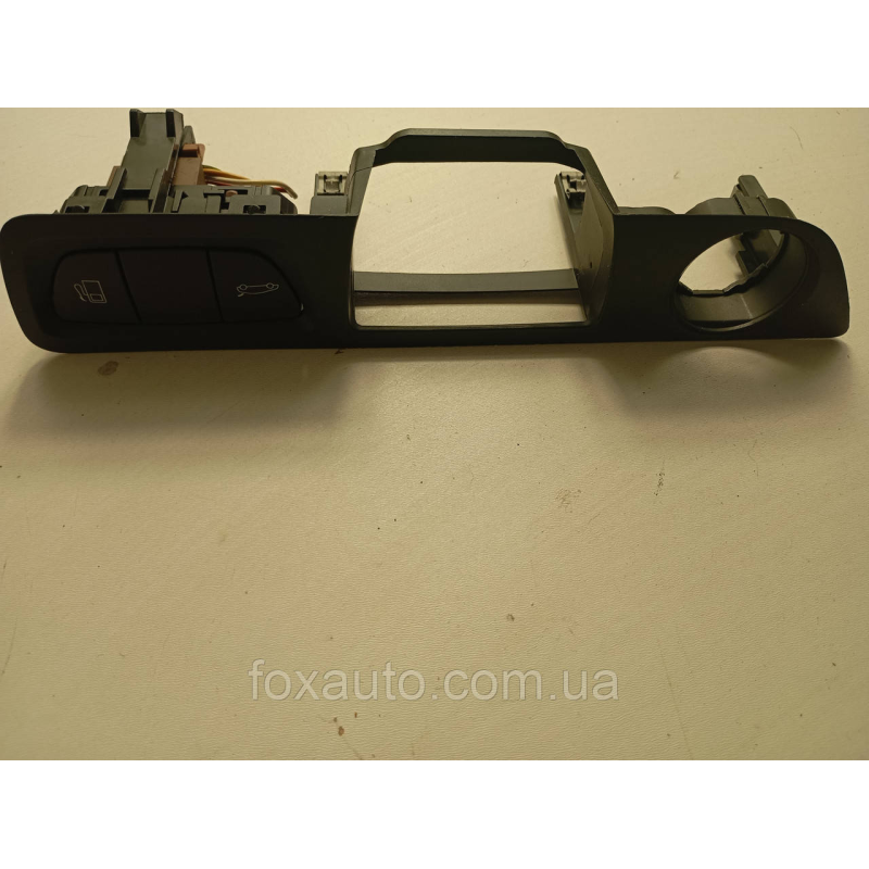 Корпус кнопок торпеди оригінал Peugeot 508 9686450377 Корпус кнопок торпеди оригінал Peugeot 508 9686450377