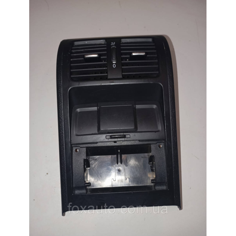 Панелька вентиляції оригінал VW Passat B6 3C0864298P Панелька вентиляції оригінал VW Passat B6 3C0864298P