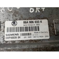 Блок управління двигуном оригінал Skoda Octavia 06A906033K
