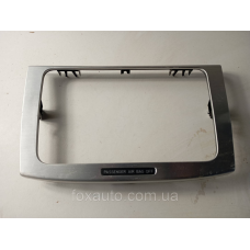 Рамка дисплея оригінал VW Passat B6 3C0858069P