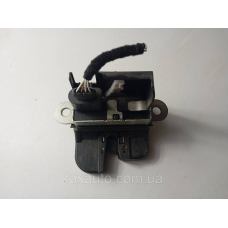 Замок крышки багажника оригінал VW Golf 5K0827505A